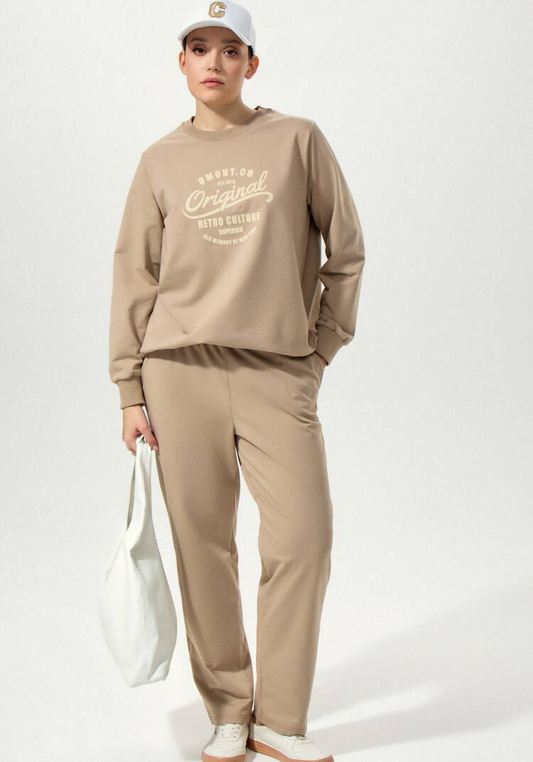 Костюм из брюк и свитшота с принтом на  груди шир.  750, рис. 23