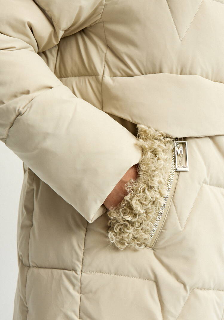 Пальто стеганое с меховой отделкой шир.  750, рис. 15