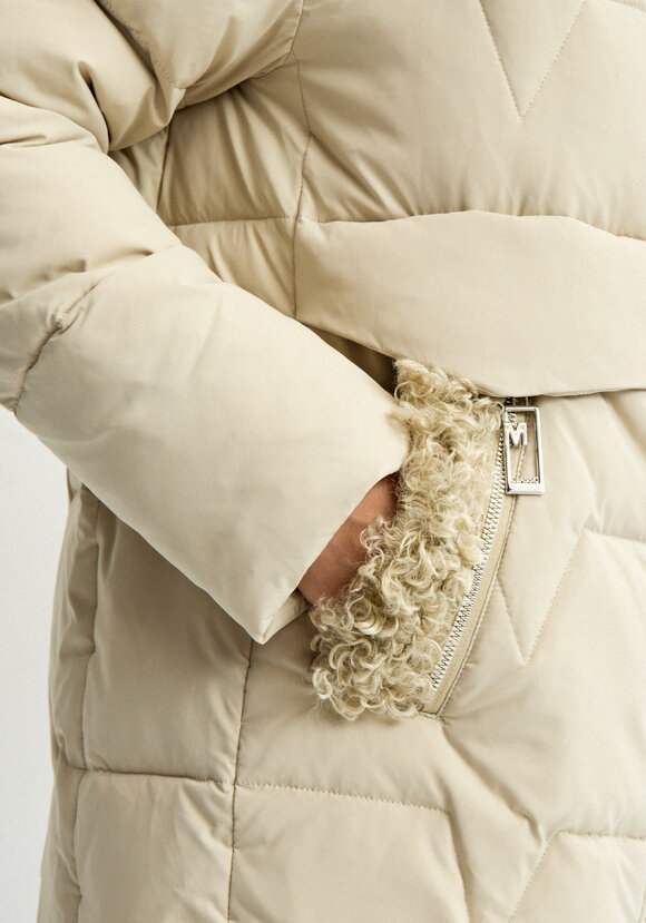 Пальто стеганое с меховой отделкой шир.  580, рис. 15