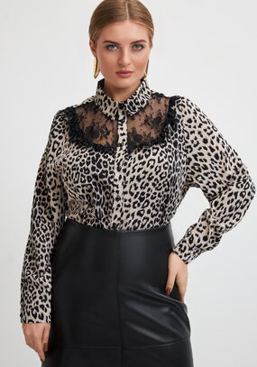 Блуза с анималистическим принтом и кружевом