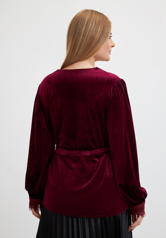 Блуза бархатная со вставками из кружева шир.  580, рис. 15