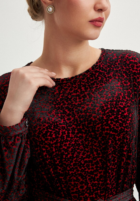 Блуза с фактурным рисункoм шир.  580, рис. 14