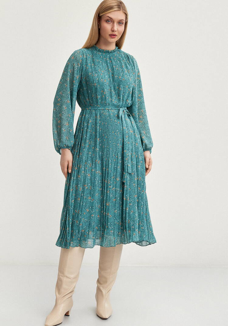 Платье гофре с рюшей по горловине шир.  750, рис. 16