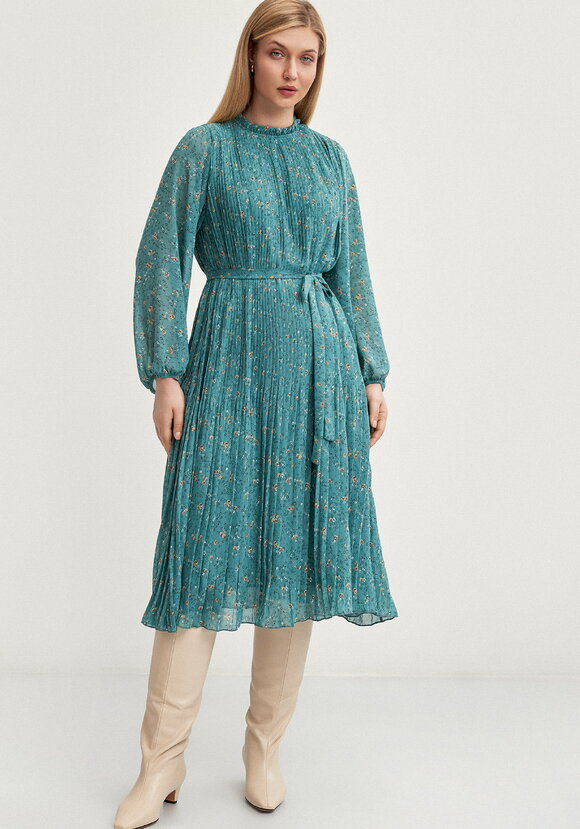 Платье гофре с рюшей по горловине шир.  580, рис. 16