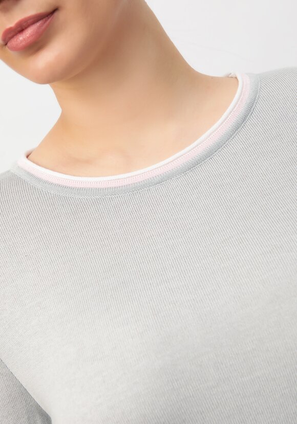 Джемпер с контрастной окантовкой горловины шир.  580, рис. 11