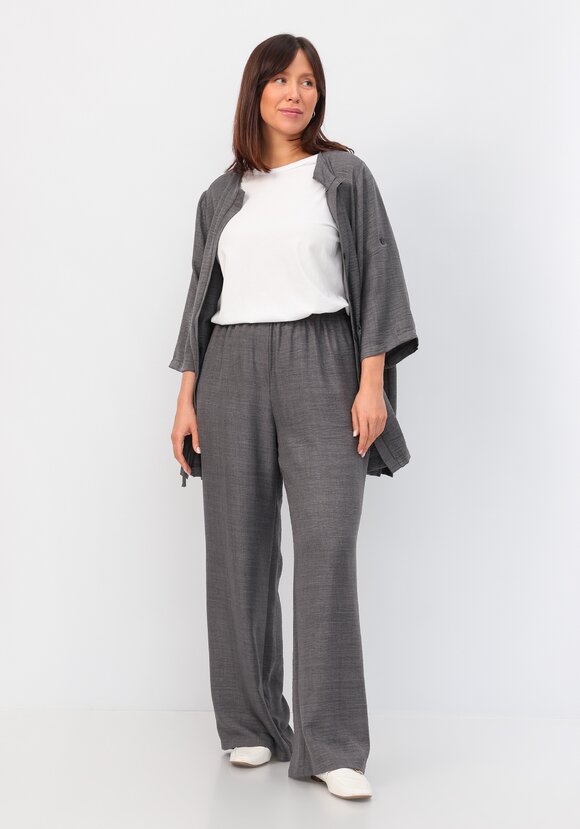 Брюки свободного кроя на резинке по поясу шир.  580, рис. 40