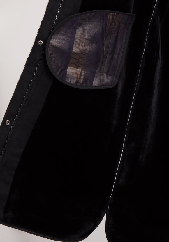 Дубленка с анималистичным принтом шир.  580, рис. 6