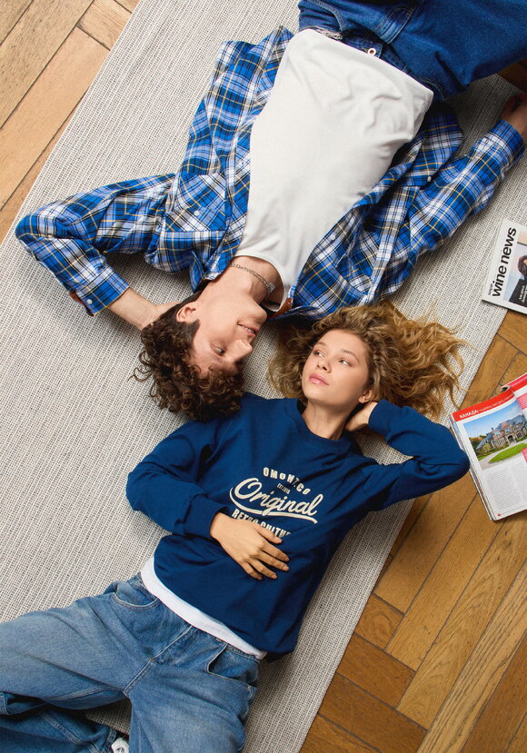 Костюм из брюк и свитшота с принтом на груди шир.  580, рис. 37