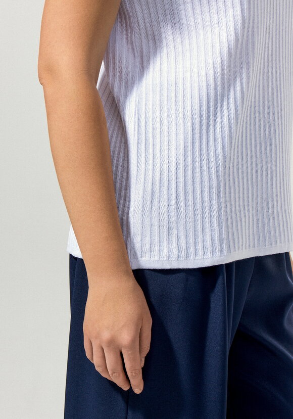 Джемпер с контрастными полосами на груди шир.  580, рис. 5