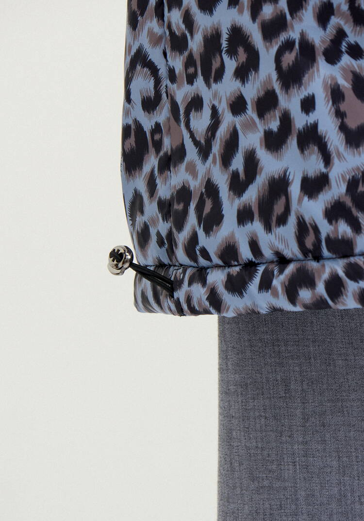 Куртка с анималистическим принтом и капюшоном шир.  750, рис. 21