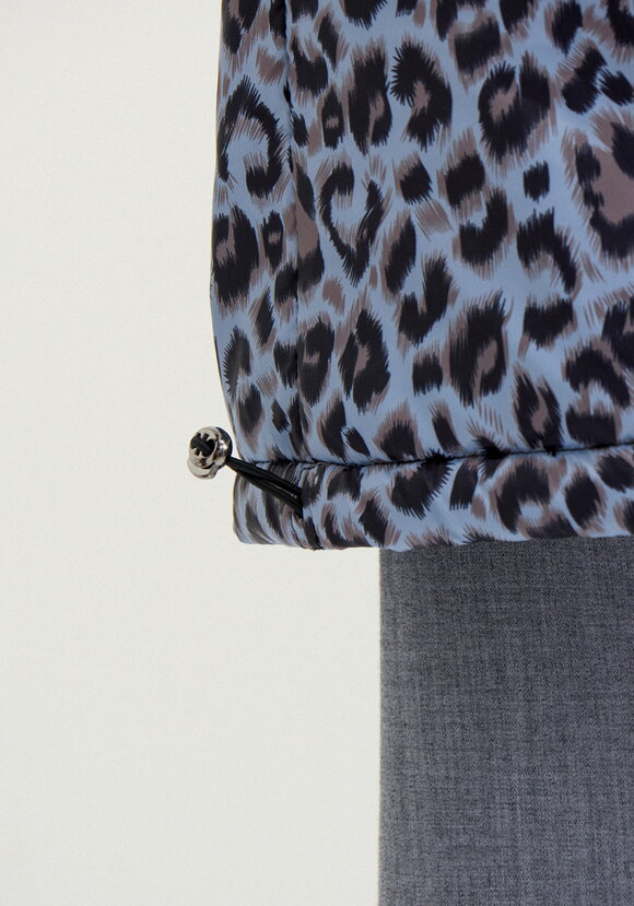 Куртка с анималистическим принтом и капюшоном шир.  580, рис. 21