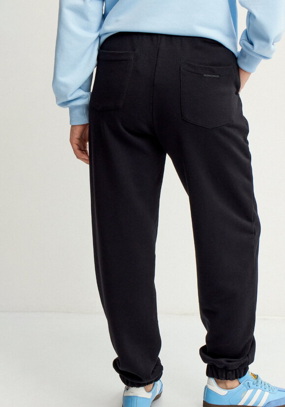 Джоггеры из футера с эластичным поясом шир.  580, рис. 10