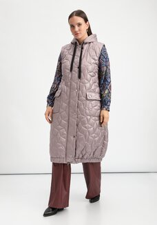 Жилет оверсайз удлинённый с капюшоном