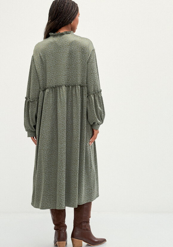 Платье свободного кроя с кокеткой шир.  580, рис. 3