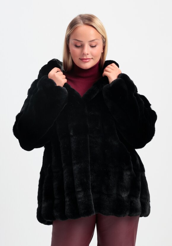 Шуба фактурная с капюшоном и брошью шир.  580, рис. 1