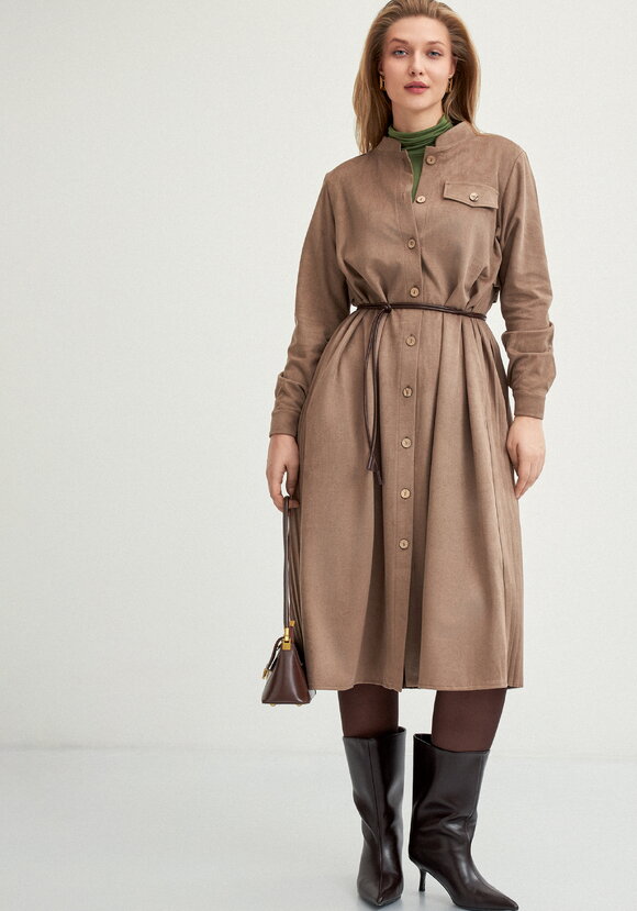 Платье-рубашка с плиссированной спинкой шир.  580, рис. 25