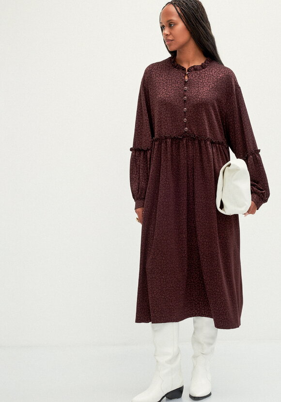 Платье свободного кроя с кокеткой шир.  580, рис. 16