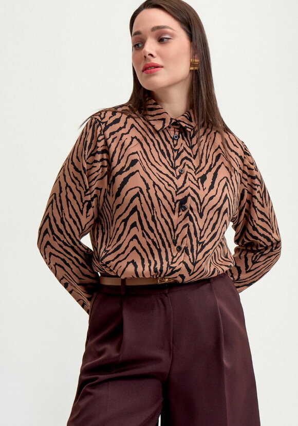 Блуза с анималистичным принтом на пуговицах шир.  580, рис. 8