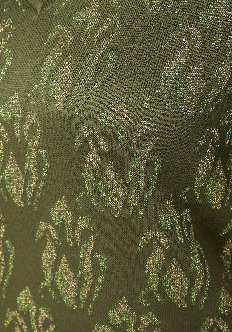 Платье с V-образным вырезом шир.  750, рис. 10