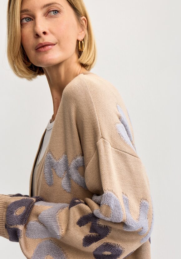 Кардиган с объемным леттерингом шир.  580, рис. 8