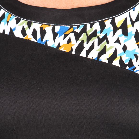 Платье А силуэта с декоративными элементами шир.  580, рис. 5