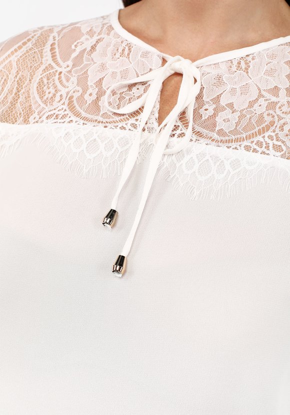 Блуза с кружевной вставкой и завязками шир.  580, рис. 8