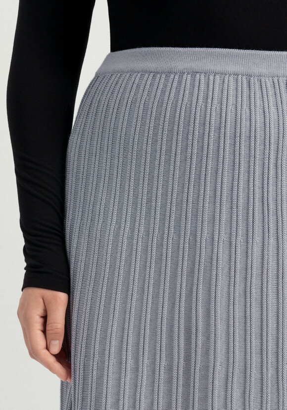 Юбка A-образного силуэта с имитацией плиссе шир.  580, рис. 21