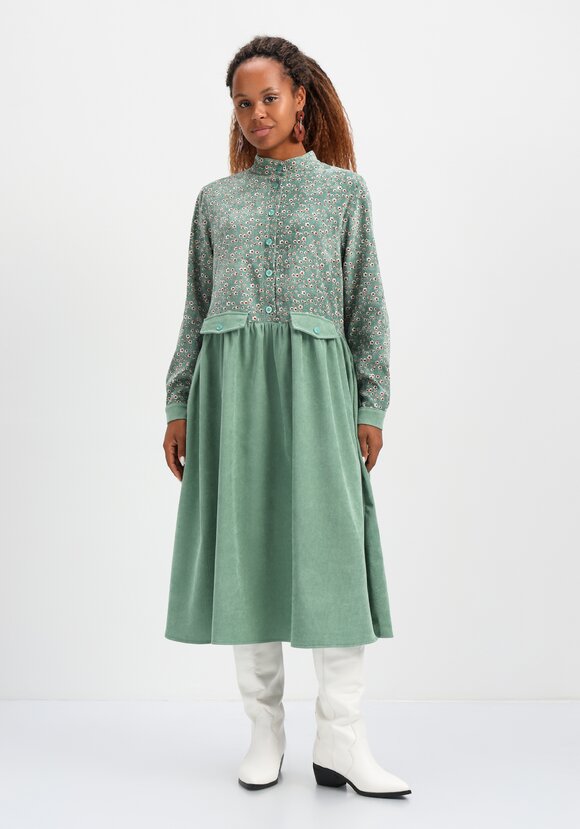 Платье комбинированное с воротником-стойкой шир.  580, рис. 28