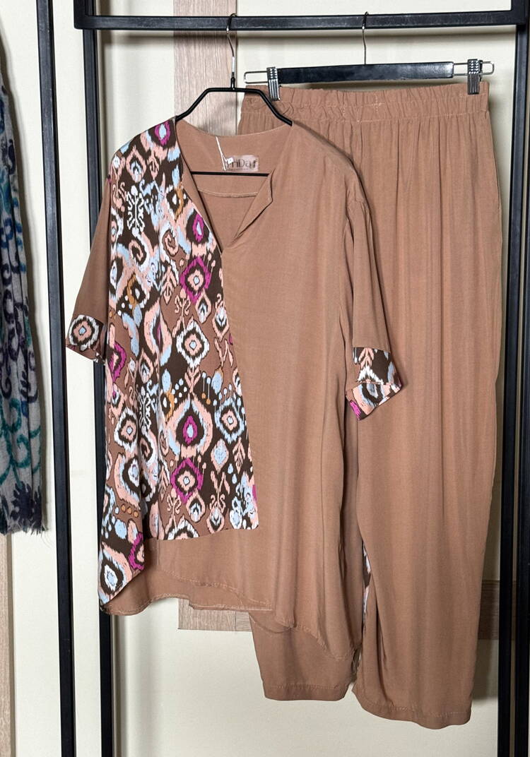 Костюм с асимметричными вставками Resale шир.  750, рис. 1