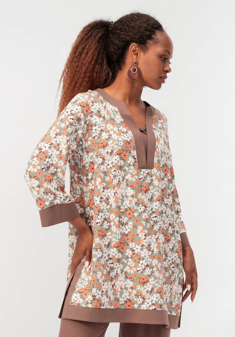 Туника с V-образным вырезом горловины шир.  750, рис. 15