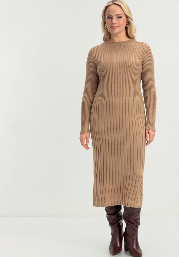 Платье прямого силуэта в рубчик шир.  580, рис. 4