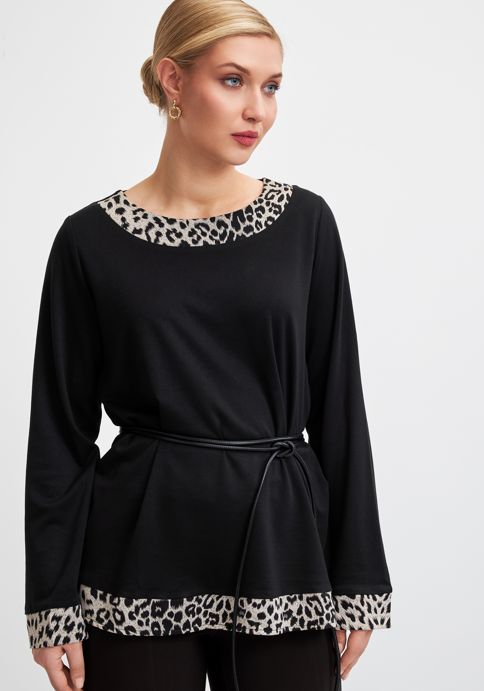 Блуза трикотажная с вставкой 3499₽