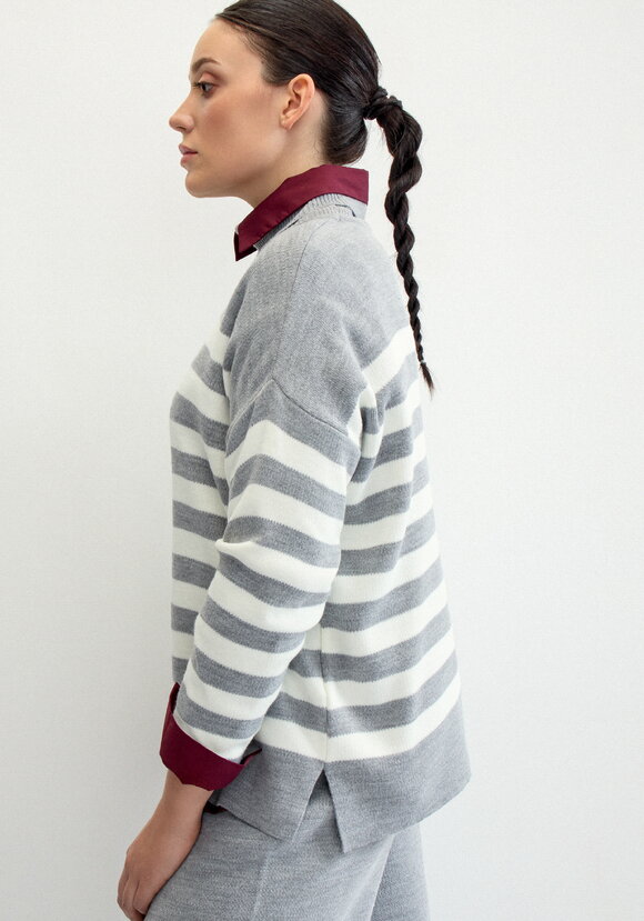 Свитер в полоску с высокой горловиной шир.  580, рис. 20