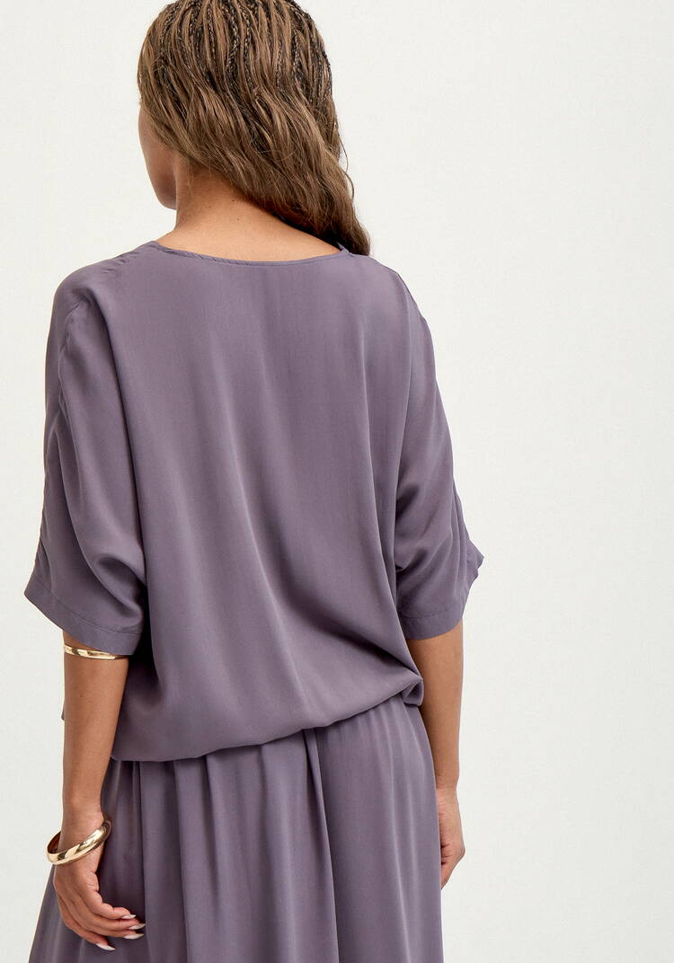 Блуза с V-образным вырезом свободная шир.  750, рис. 26