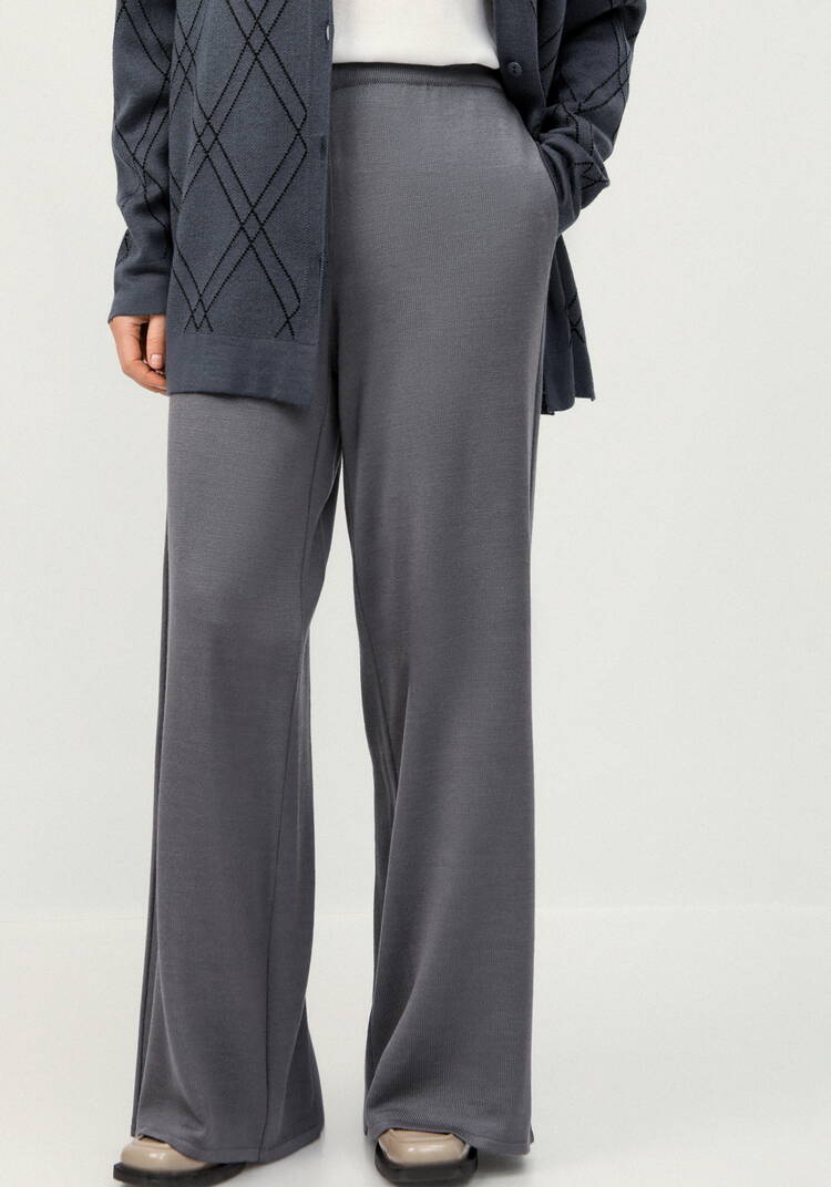 Брюки прямые свободной посадки на резинке шир.  750, рис. 17