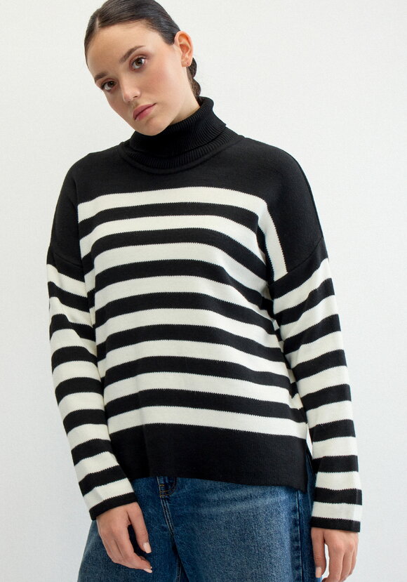 Свитер в полоску с высокой горловиной шир.  580, рис. 6