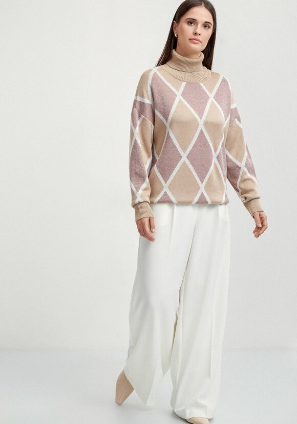 Свитер с рисунком ромбы и метанитью шир.  580, рис. 16