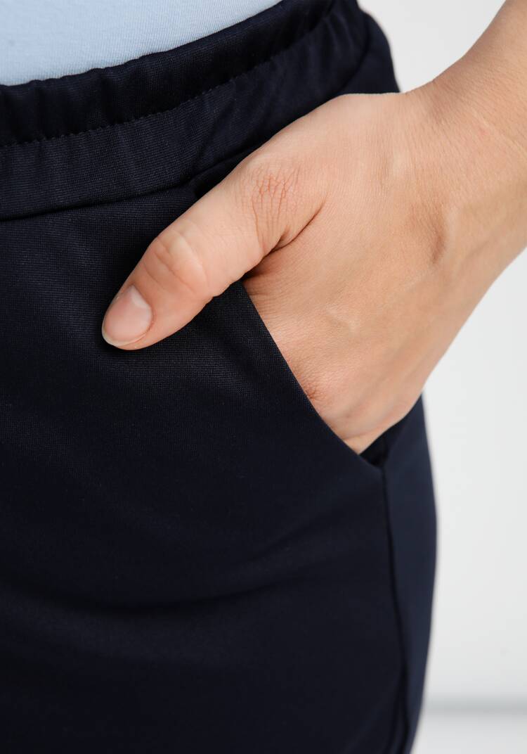 Брюки оригинального кроя на резинке шир.  750, рис. 31