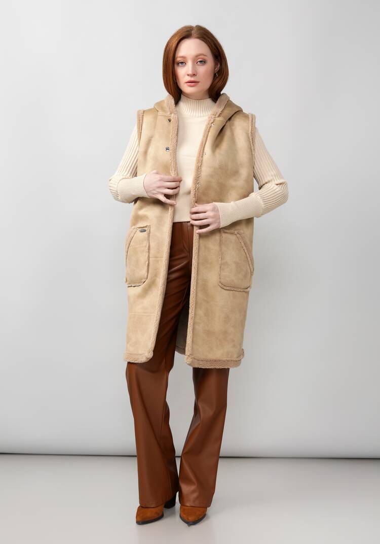 Жилет из экомеха с капюшоном шир.  750, рис. 9