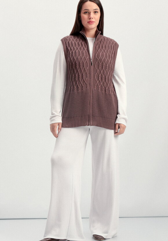 Жилет на молнии с фактурным рисунком шир.  580, рис. 10