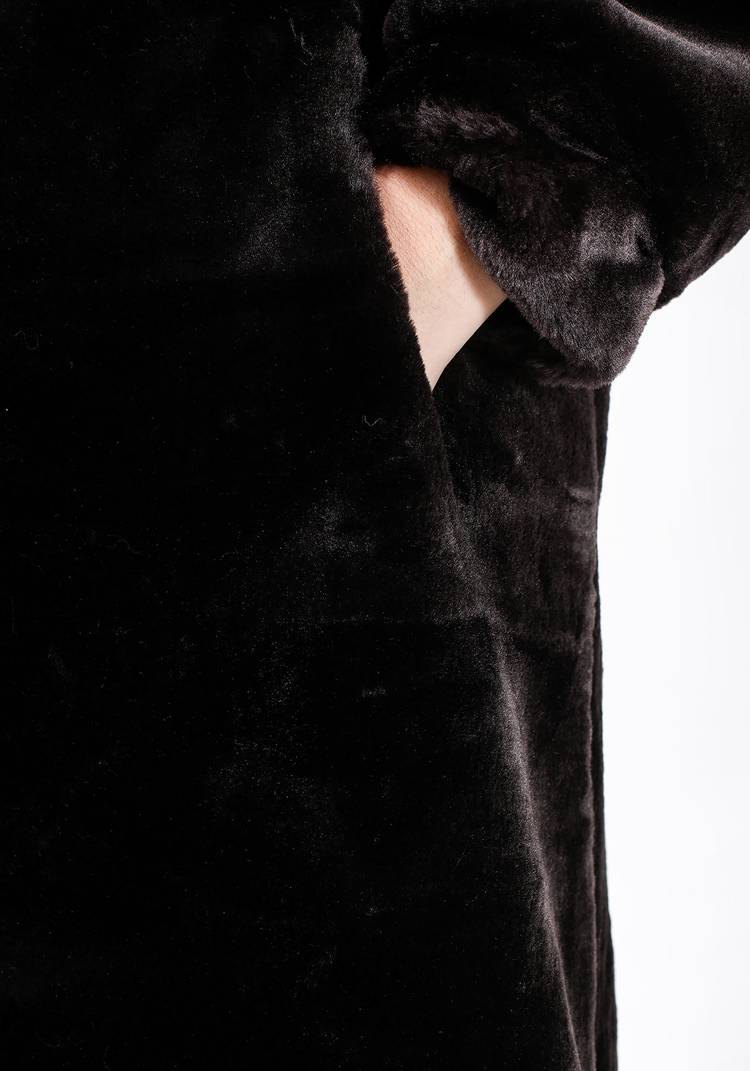 Шуба из эко-меха с отложным воротником шир.  750, рис. 4