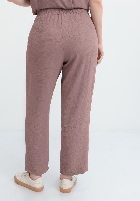 Костюм элегантный с брюками шир.  580, рис. 13