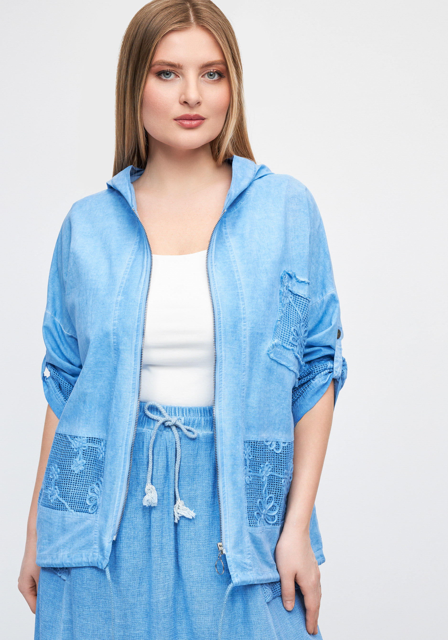 Пыльник на молнии с кaпюшоном 5999₽