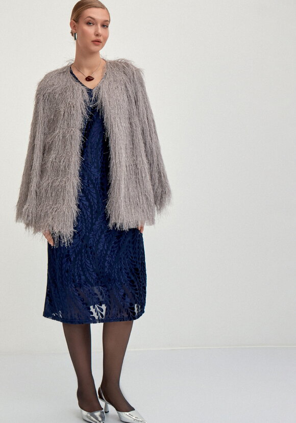 Жакет из ткани с блестящим ворсом шир.  580, рис. 16