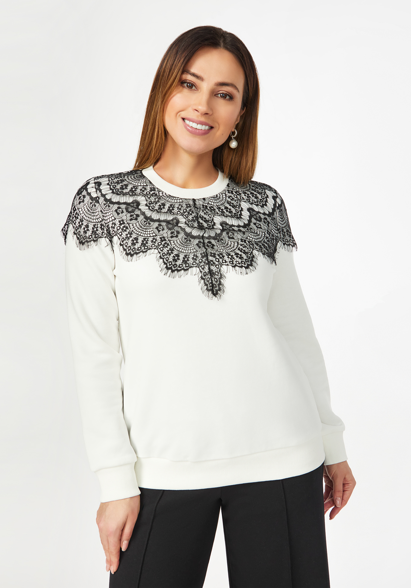 Свитшот с отделкой из гипюра