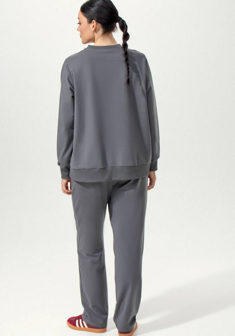 Костюм из брюк и свитшота с принтом на  груди шир.  750, рис. 4