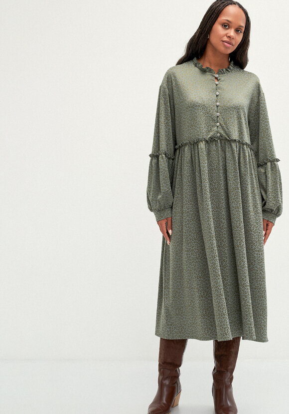 Платье свободного кроя с кокеткой шир.  580, рис. 4