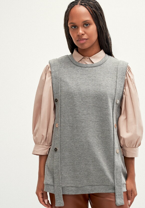 Жилет трикотажный с пуговицами шир.  580, рис. 12