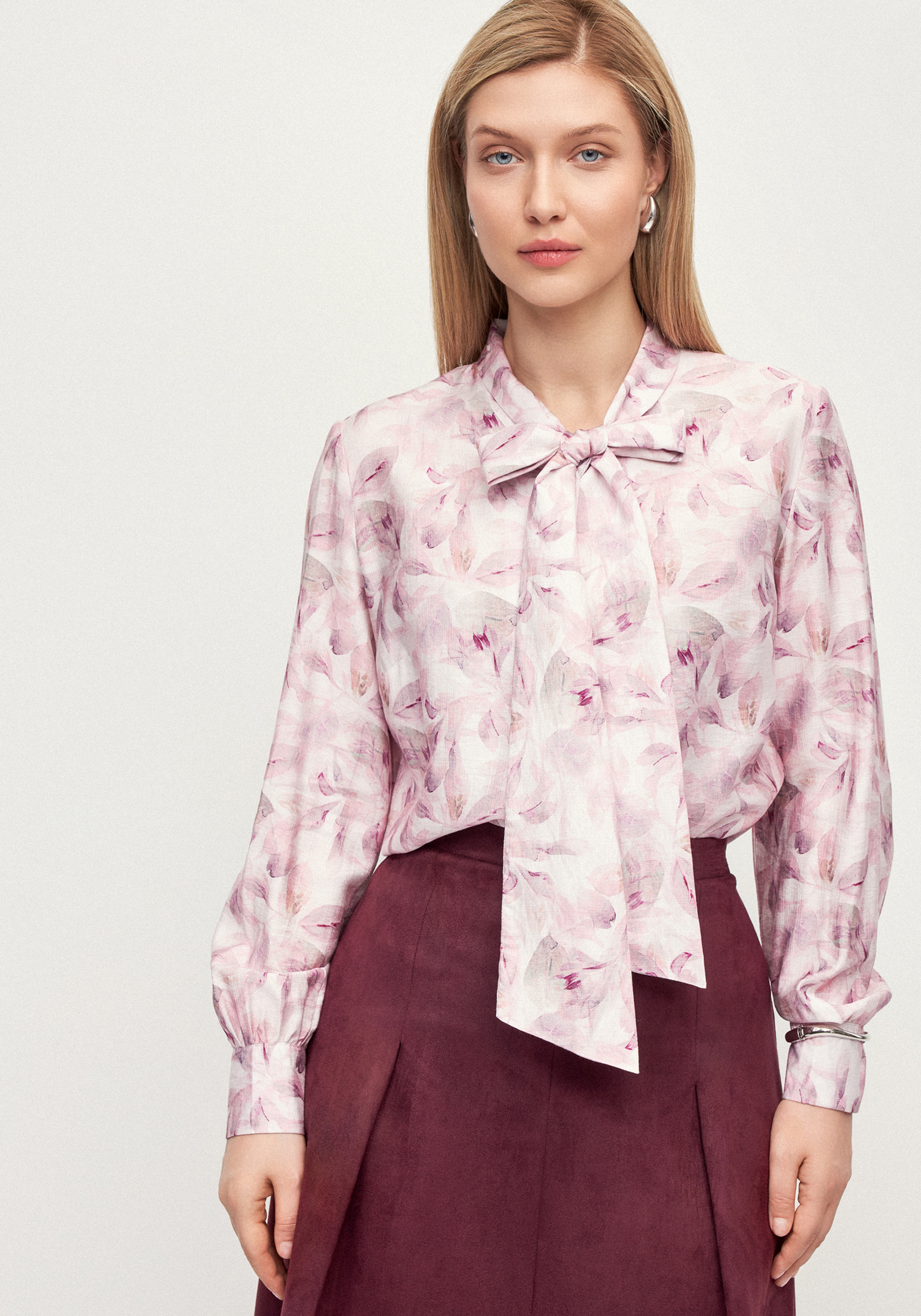 Блуза с бантом по вороту quotЭмма quot 3499₽