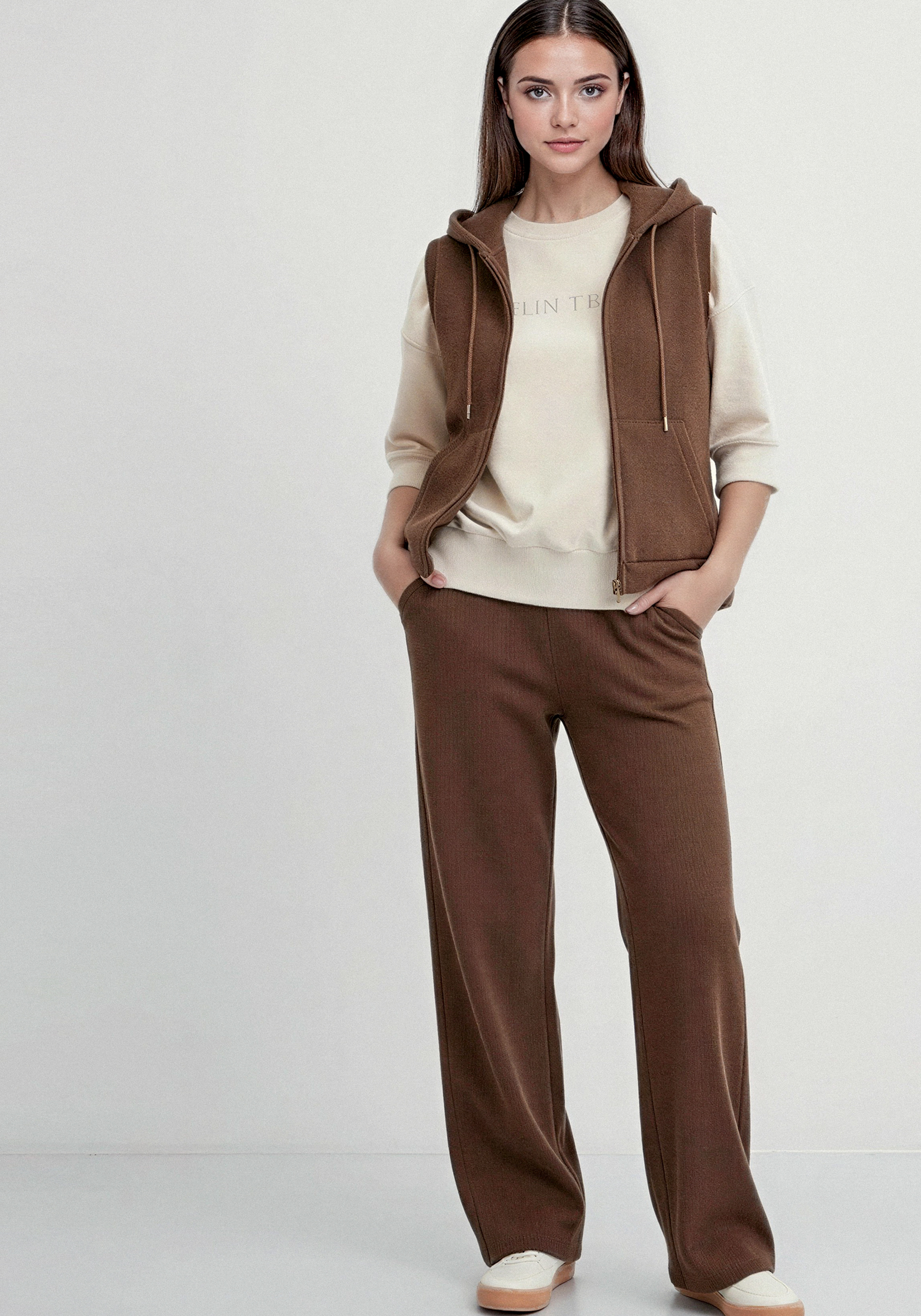 Брюки из микровельвета с начёсом 2999₽